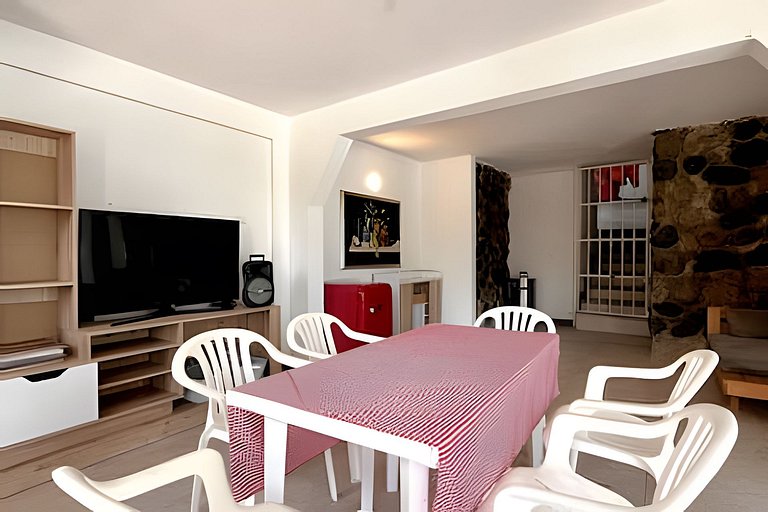 Spacious home with private pool & mountain view