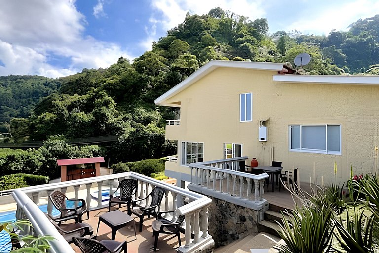 Spacious home with private pool & mountain view