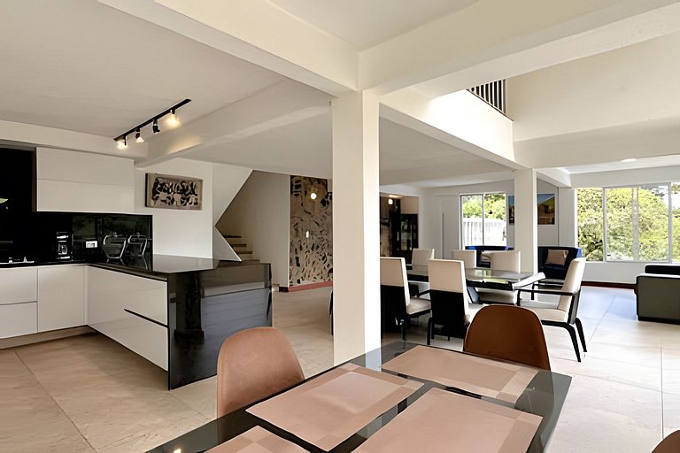 Spacious home with private pool & mountain view