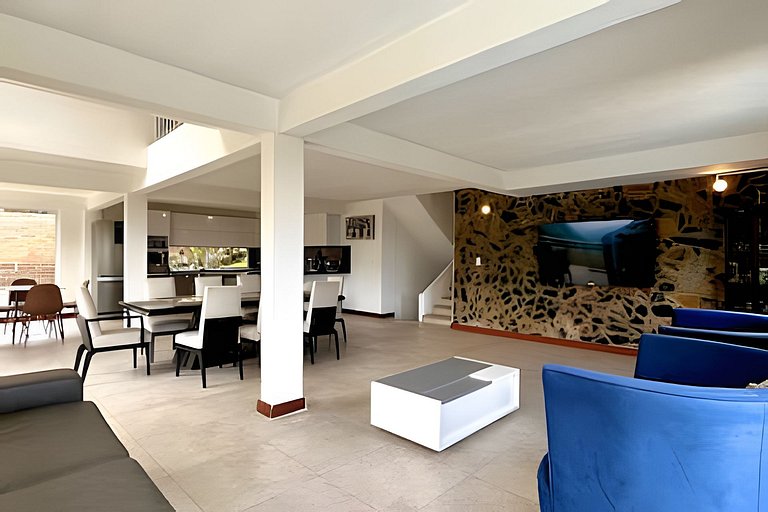 Spacious home with private pool & mountain view