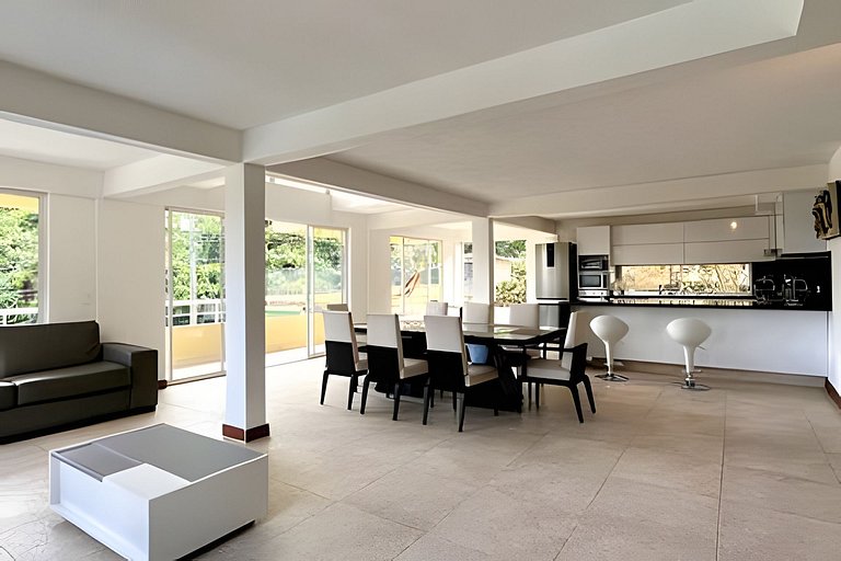 Spacious home with private pool & mountain view