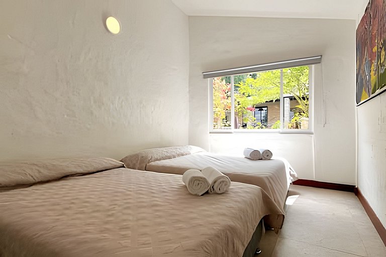 Spacious home with private pool & mountain view